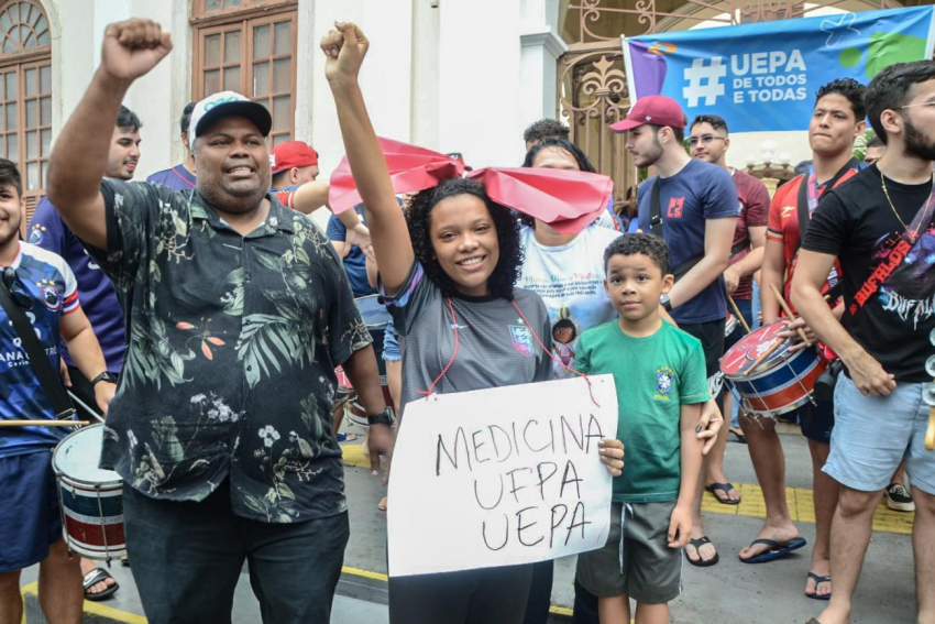 Estudantes da rede pública estadual comemoram conquista de vagas na