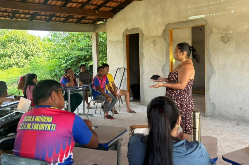 Foto: Lideranças reúnem com professores para definir contribuições à nova Lei de Educação Escolar Indígena no Pará