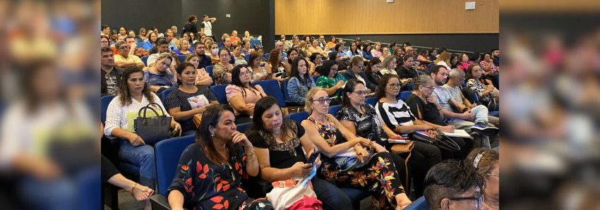 Foto: Professores de Matemática e Língua Portuguesa participam de aperfeiçoamento