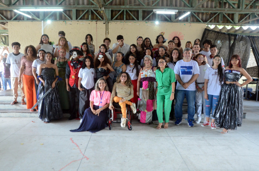 Foto: Moda Sustentável: Escola promove desfile com roupas feitas de materiais recicláveis