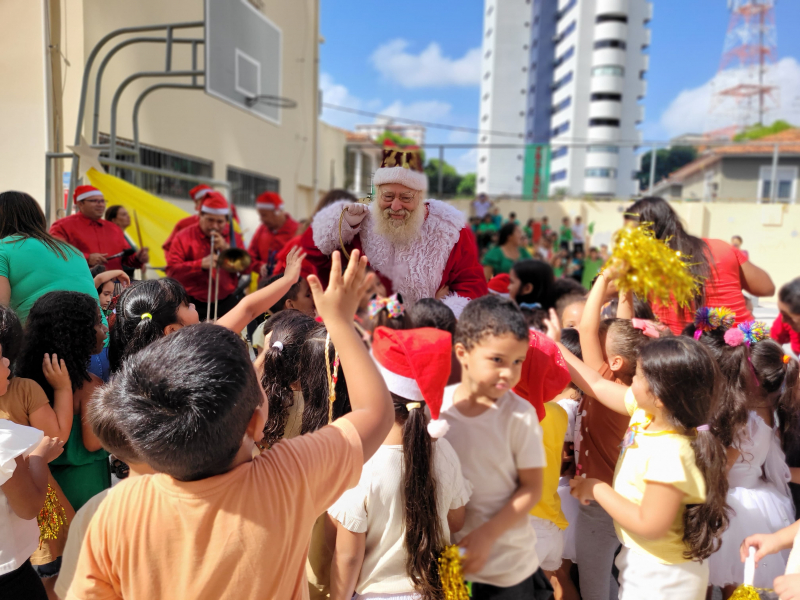 Foto: Creche Orlando Bitar encerra ano letivo com diversão e alegria com programação de Natal