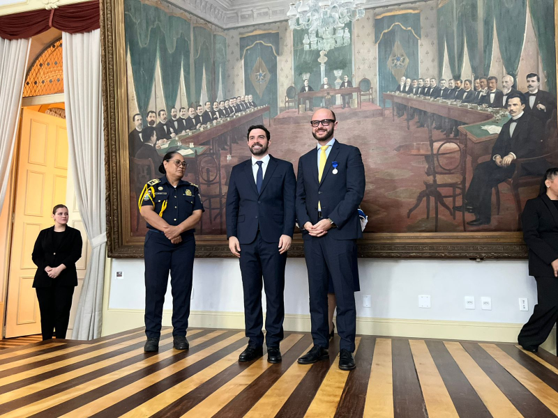 Foto: Secretário de Educação foi agraciado com a Medalha do Mérito Francisco Caldeira Castelo Branco