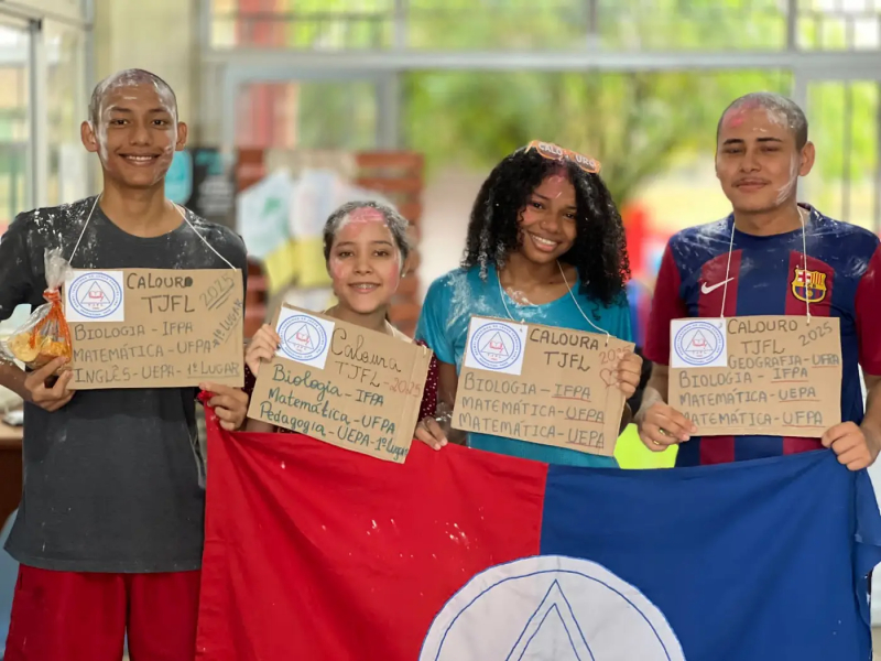 Foto: Estudantes da rede estadual comemoram aprovação no vestibular da Uepa