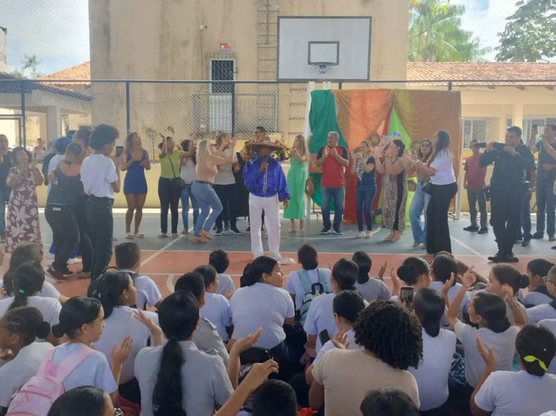 Foto: Com a presença de Pinduca, estudantes estaduais de Belém celebram aprovação no vestibular 2025