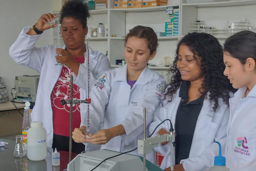 Foto: No Dia Da Mulher, conheça iniciativas da rede estadual para incentivar futuras cientistas