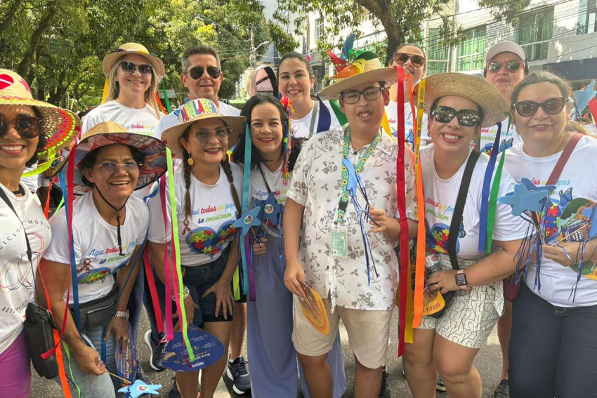 Foto: Estudantes com autismo acompanhados pelo CAEE participam de batalhão inclusivo