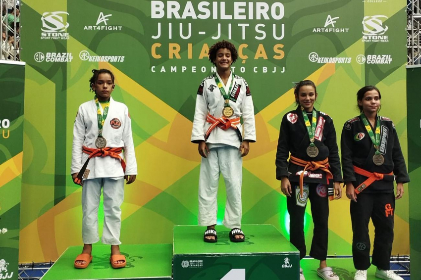 Foto: Estudante da rede estadual conquista medalha de prata no Campeonato Brasileiro de Jiu-Jitsu Crianças, em São Paulo