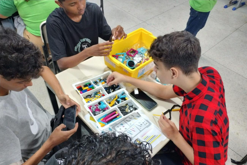 Foto: Seduc promove formação em Robótica Educacional para professores e estudantes