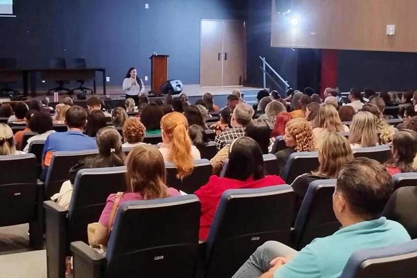 Foto: Palestra aborda estratégias de comunicação que facilitam o processo de ensino-aprendizagem