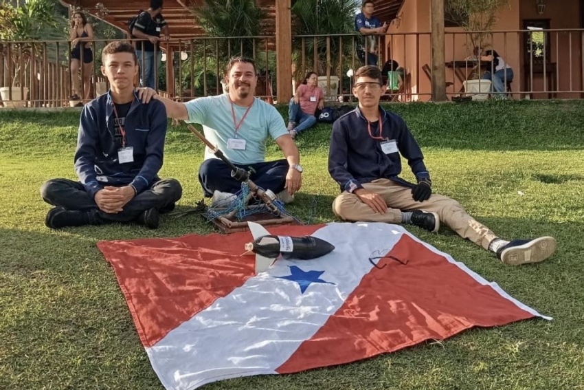 Foto: Estudantes estaduais de Mosqueiro são campeões em Jornada de Foguetes, no Rio de Janeiro