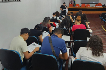 Notícia: Estudantes da rede estadual participam de 'aulão' preparatório do Enem